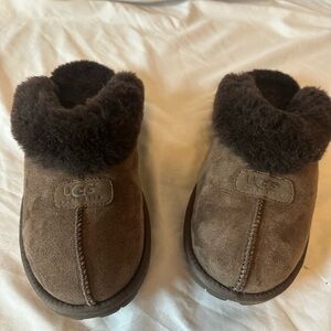 UGG Brown Shearling Lined Footwear size 8 gently used